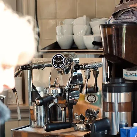 Uylenburg- Du Midi Hotel