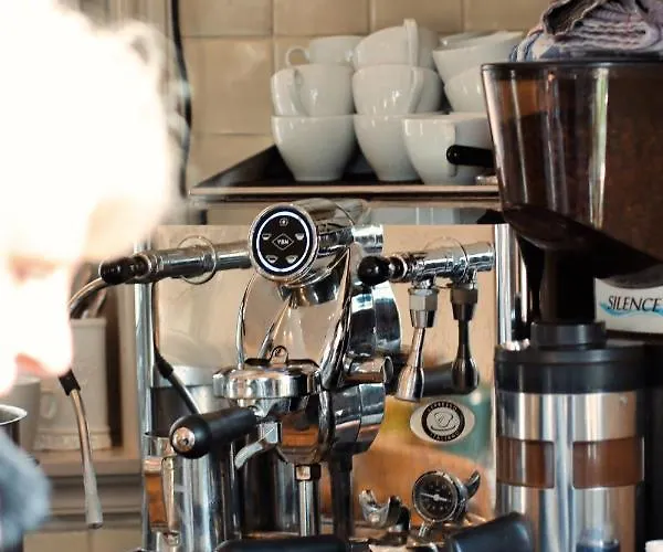 Uylenburg- Du Midi فندق